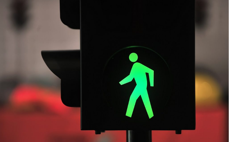 Pedestrian safety rules in Dubai